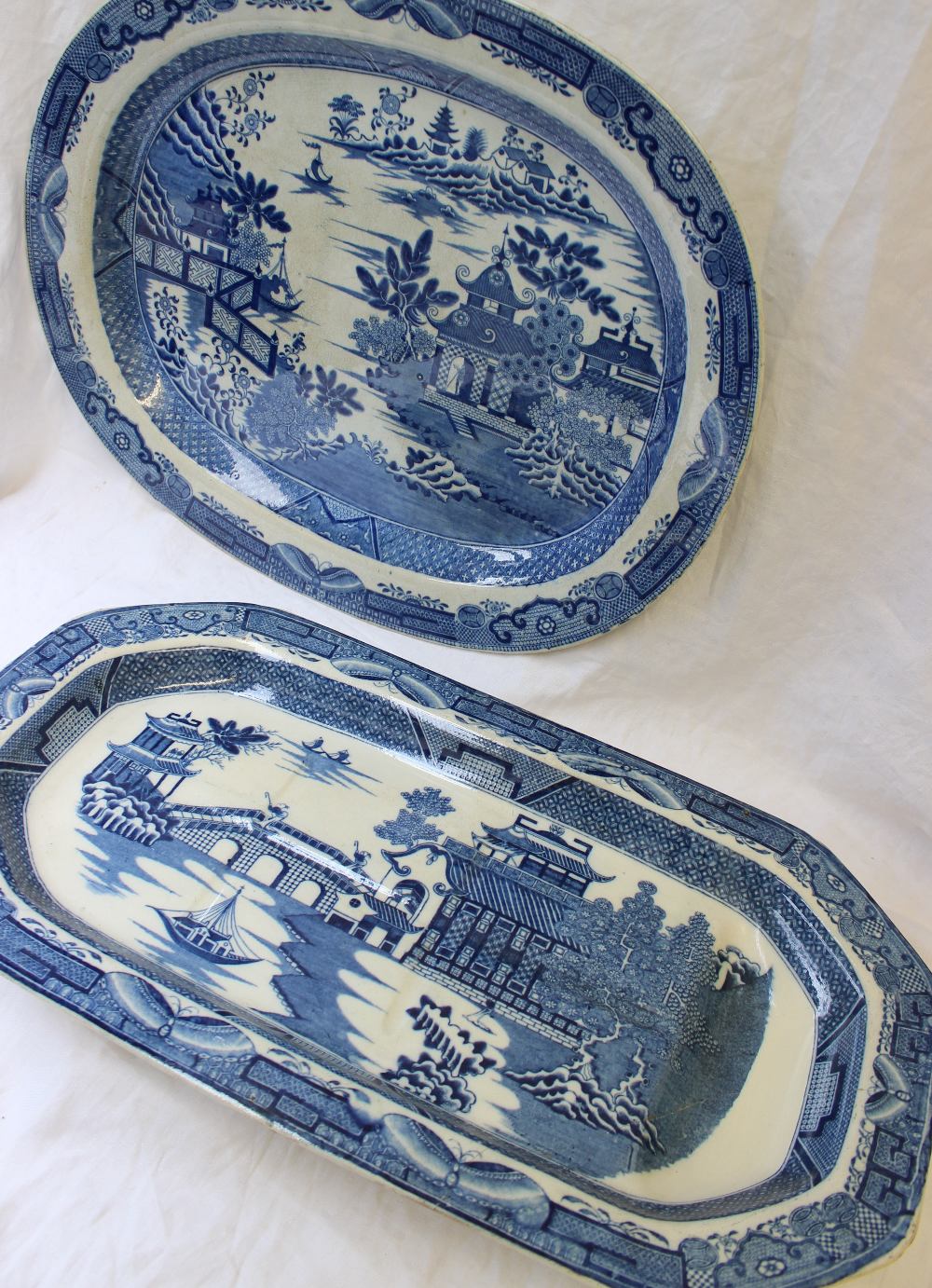 A Dillwyn & Co. pottery blue and white fish plate of rectangular form with cut corners and sauce - Image 2 of 9