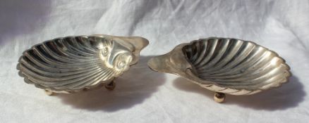 A pair of George V silver dishes of shell form on ball feet, Birmingham, 1912,