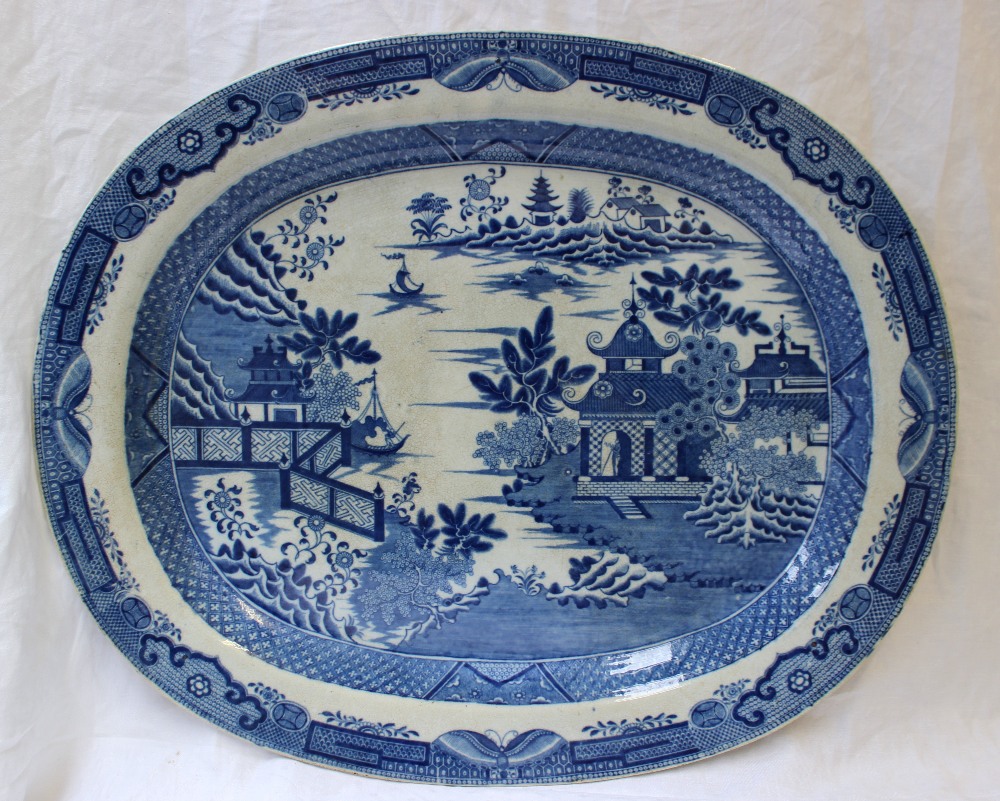 A Dillwyn & Co. pottery blue and white fish plate of rectangular form with cut corners and sauce - Image 3 of 9