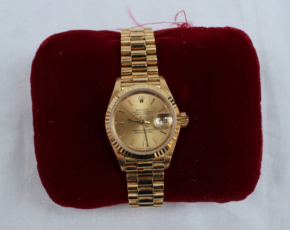 Rolex - A Lady's 18k Oyster Perpetual Date Just Superlative Chronometer wristwatch, ref: 69178, - Image 4 of 7