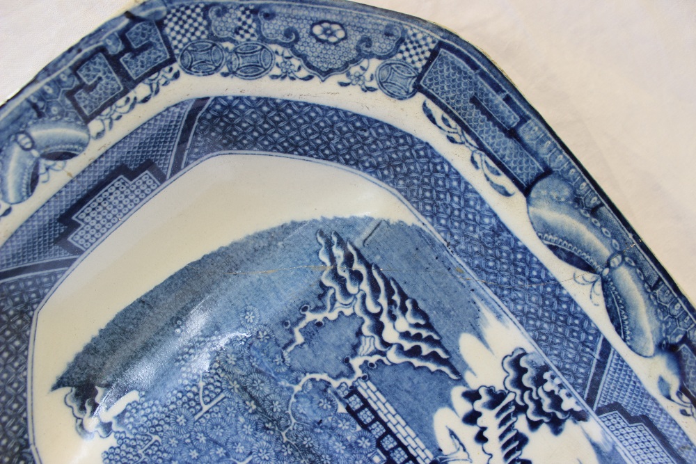 A Dillwyn & Co. pottery blue and white fish plate of rectangular form with cut corners and sauce - Image 7 of 9