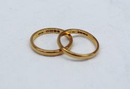 Two 22ct yellow gold wedding bands, approximately 7.