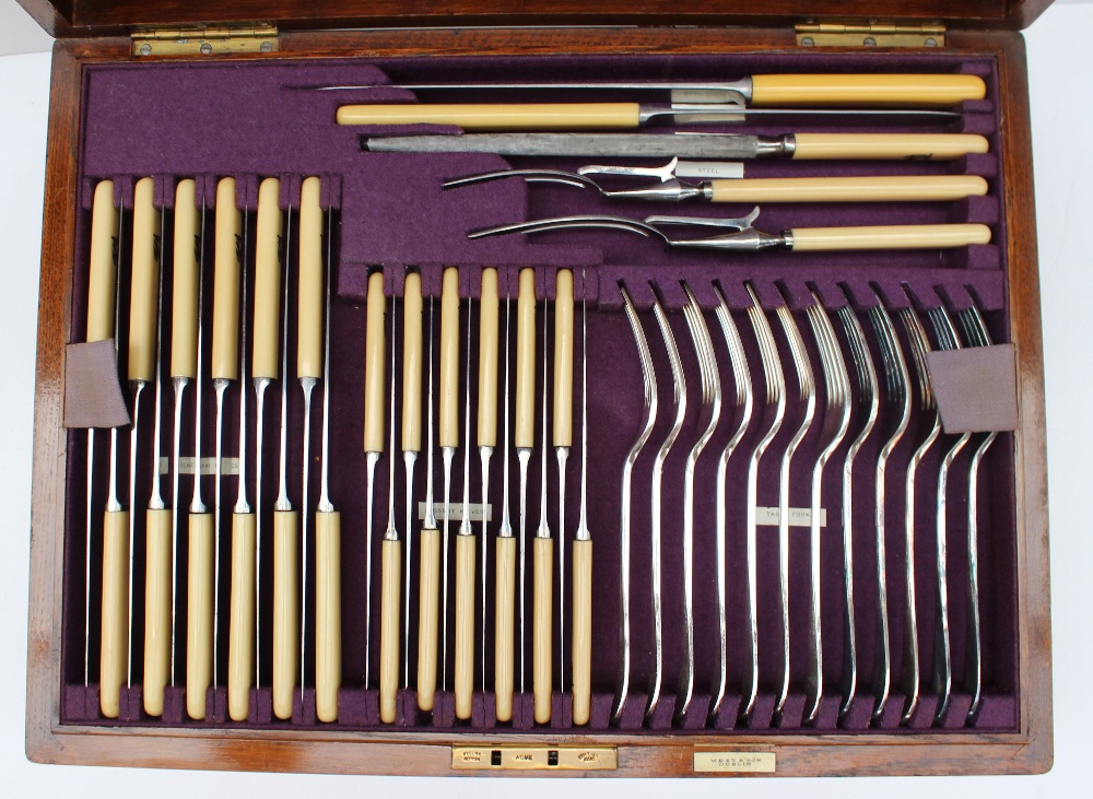 An electroplated oak cased flatware service, comprising twelve table forks, twelve table knives, - Image 5 of 7