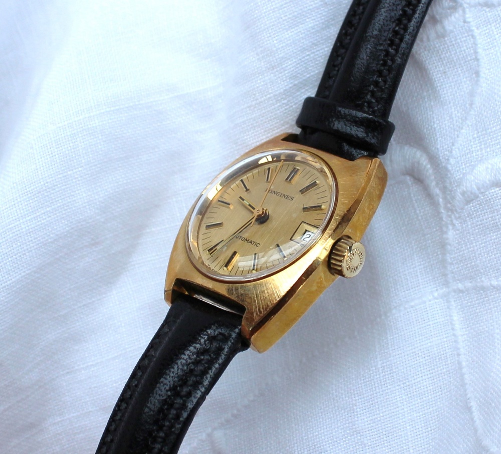 Longines - A Lady's yellow metal Longines automatic wristwatch, the gilt dial with date aperture and - Image 3 of 3