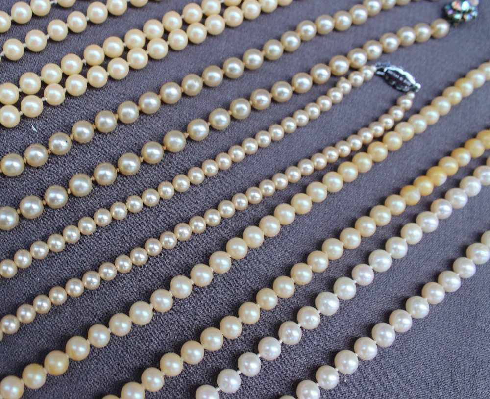 A pearl necklace set with eighty regular individually knotted pearls to a yellow metal clasp, - Image 3 of 5