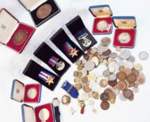 Assorted coins including 1977 crowns, A Royal Mint Queens Award for Export medallion,
