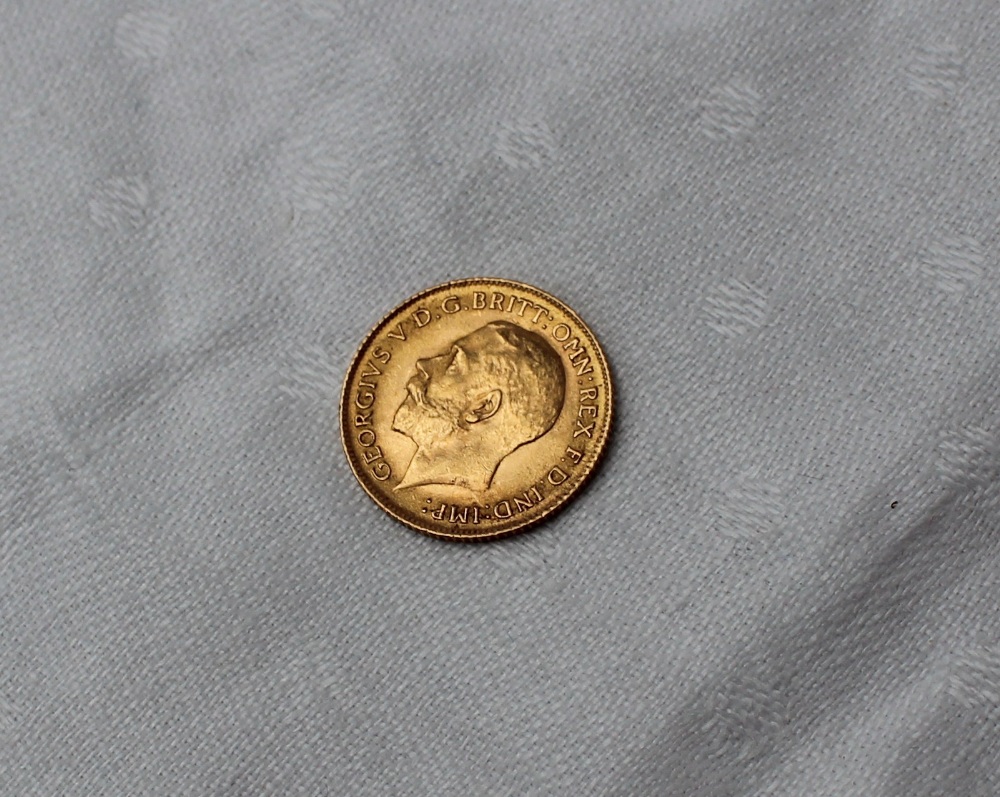 A George V gold half sovereign dated 1914 - Image 2 of 2