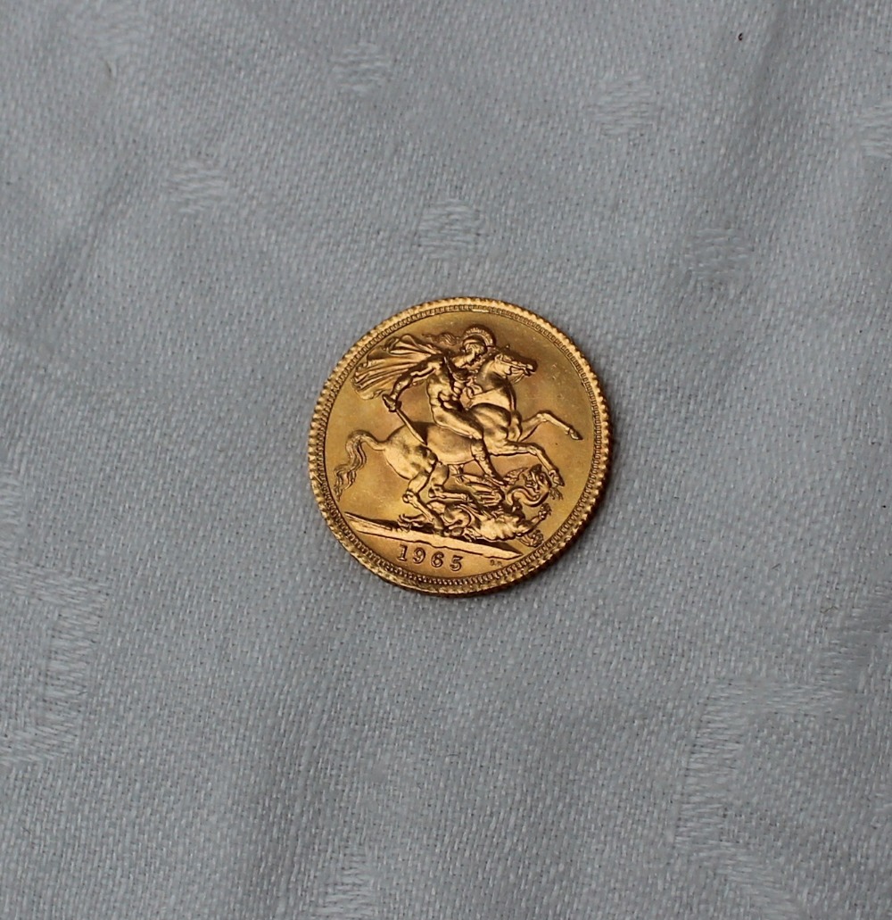 An Elizabeth II gold sovereign dated 1965 - Image 2 of 2