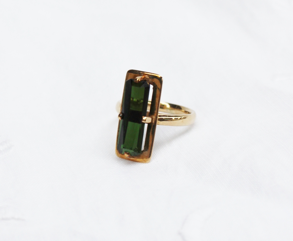 A 9ct yellow gold ring, set with a rectangular tourmaline measuring 18mm x 7mm, claw set, - Image 2 of 5