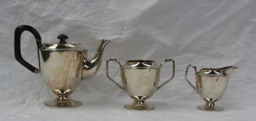 An Edwardian silver three piece teaset, of vase shape, Birmingham, 1907, approximately 373 grams