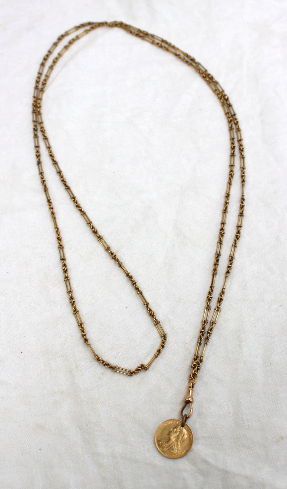 A yellow metal long chain with oval and twisted links, marked 15, approximately 54 grams, - Image 3 of 3