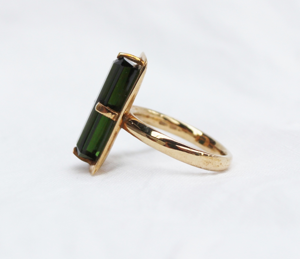 A 9ct yellow gold ring, set with a rectangular tourmaline measuring 18mm x 7mm, claw set, - Image 3 of 5