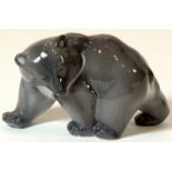 FIGURA DE OSO En porcelana Royal Copenhaguen. Altura: 10 cm.