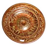 PLATO en cerámica de reflejos de Manises. 1º S. XIX. Diámetro: 22 cm.