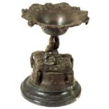 JOSEP BENLLIURE Trofeo, infanta Isabel de Borbón, en bronce con sobre en mármol. Altura: 19 cm.