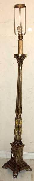 LÁMPARA DE PIE en madera tallada y dorada tipo torchero. - Image 2 of 2