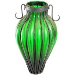 JARRÓN en cristal verde y metal. Altura: 36 cm. Starting Price €30