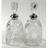 PAREJA DE BOTELLAS en cristal tallado con cuellos en plata. Starting Price €90