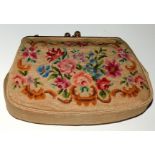 BOLSO DE CEREMONIA Antiguo en Petit point. Starting Price €40