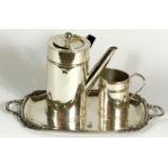 TETERA Y LECHERA CON BANDEJA en metal plateado. Starting Price €20