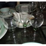 CRISTALERIA en cristal de Murano con detalle en verde. Compuesta de: 12 copas de agua, 10 de vino