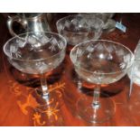 JUEGO DE SEIS COPAS de cava en cristal tallado. Starting Price €30