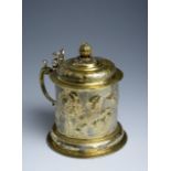 SILVER TANKARD 2nd half 17th century, Germany (Nuremberg) A gilded silver tankard, decorated with