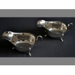 A PAIR OF MID 20TH CENTURY SILVER SAUCE BOATS SHEFFIELD 1952, E.V. C-form handle, wavy fold-over