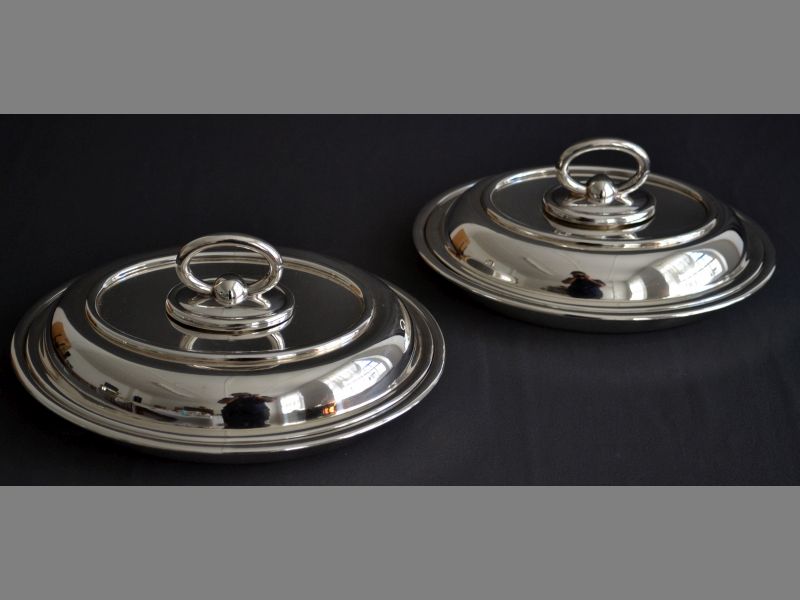 A NEAR PAIR OF WALKER & HALL SILVERPLATE ENTRÉE DISHES of oval form, with removable handles, 30 by