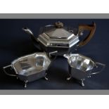 A GEORGE V THREE PIECE SILVER TEASET SHEFFIELD 1933, EMILE VINER comprising of a teapot, creamer and