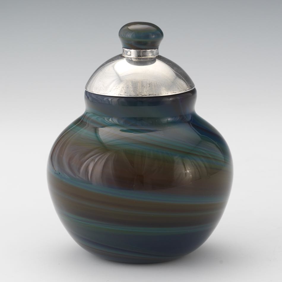 Baker O'Brien (American, Contemporary), Labino Glass Studio 5" x 4"Lidded swirled glass vase, in - Image 3 of 8