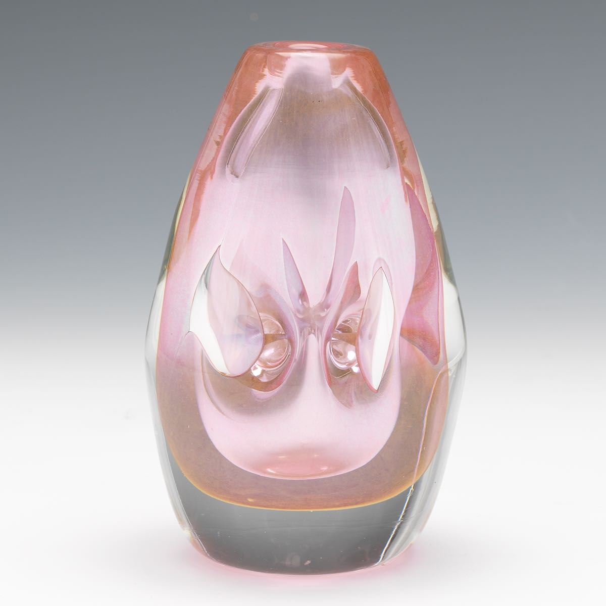 Dominick Labino (American, 1910-1987) 5-1/2" x 3-1/2"Blown glass vase in clear and colorless pink - Image 4 of 8