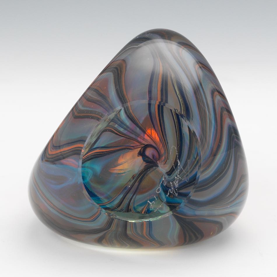 Baker O'Brien (American, Contemporary), Labino Glass Studio 6" x 3-3/4"Iridescent feathered triangle - Image 8 of 8