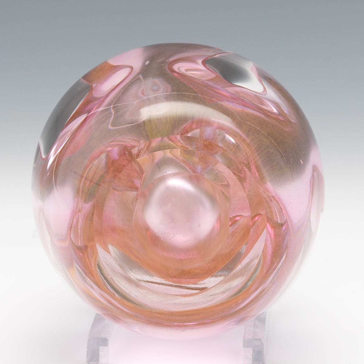 Dominick Labino (American, 1910-1987) 5-1/2" x 3-1/2"Blown glass vase in clear and colorless pink - Image 8 of 8