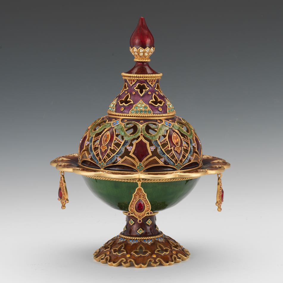 Jay Strongwater Ottoman Style Lidded Dish 11" x 8"A polychromed enamel dish on a reticulated - Image 3 of 9