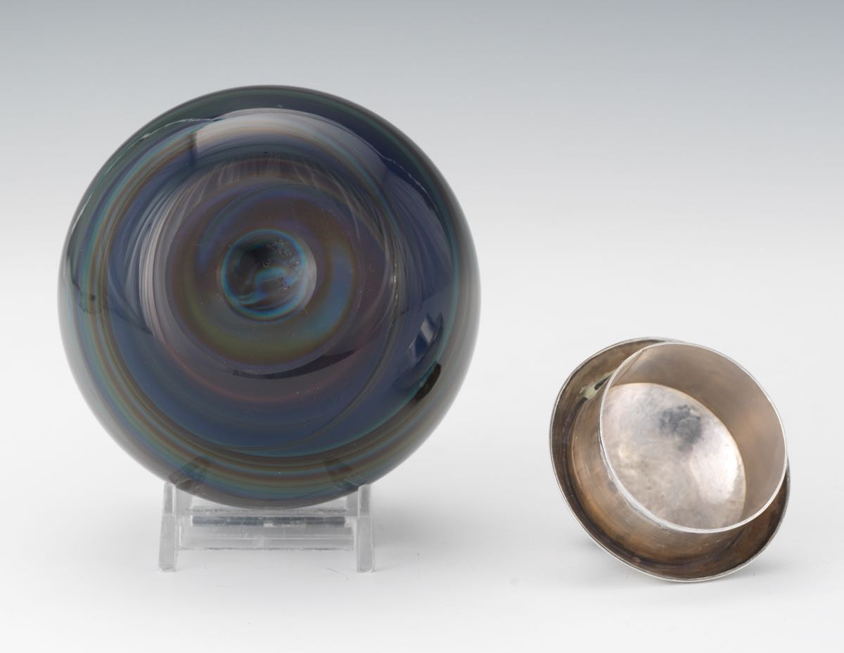 Baker O'Brien (American, Contemporary), Labino Glass Studio 5" x 4"Lidded swirled glass vase, in - Image 8 of 8