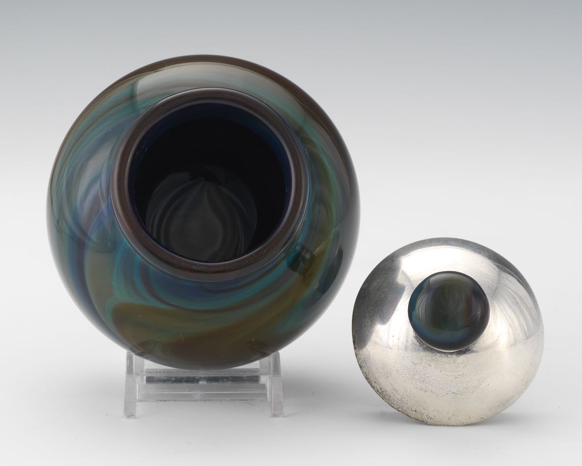 Baker O'Brien (American, Contemporary), Labino Glass Studio 5" x 4"Lidded swirled glass vase, in - Image 6 of 8