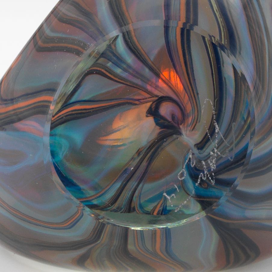 Baker O'Brien (American, Contemporary), Labino Glass Studio 6" x 3-3/4"Iridescent feathered triangle - Image 7 of 8