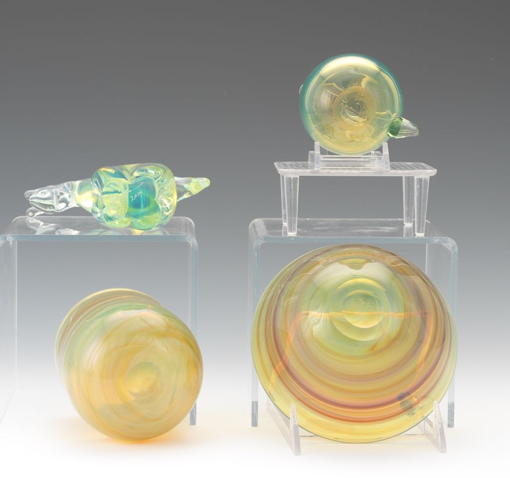 Baker O'Brien (American, Contemporary), Labino Glass Studio nullFour iridescent swirled glass pieces - Image 6 of 6