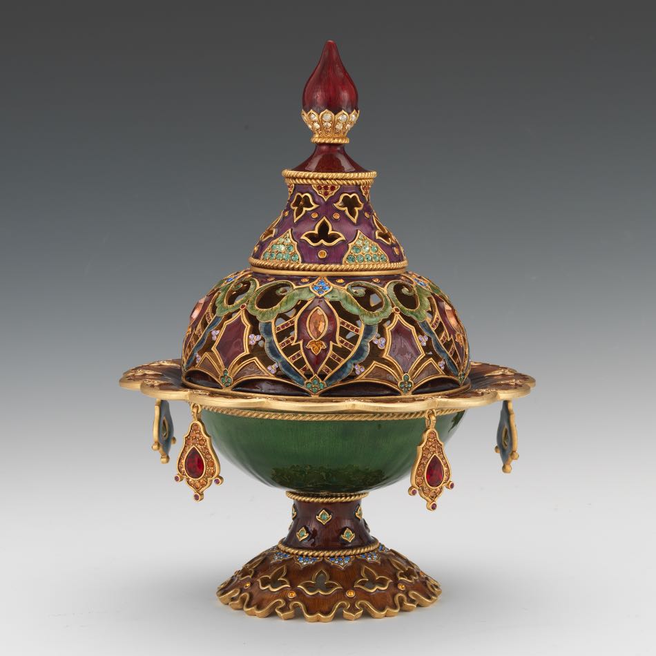 Jay Strongwater Ottoman Style Lidded Dish 11" x 8"A polychromed enamel dish on a reticulated - Image 2 of 9