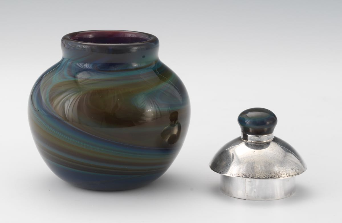 Baker O'Brien (American, Contemporary), Labino Glass Studio 5" x 4"Lidded swirled glass vase, in - Image 5 of 8