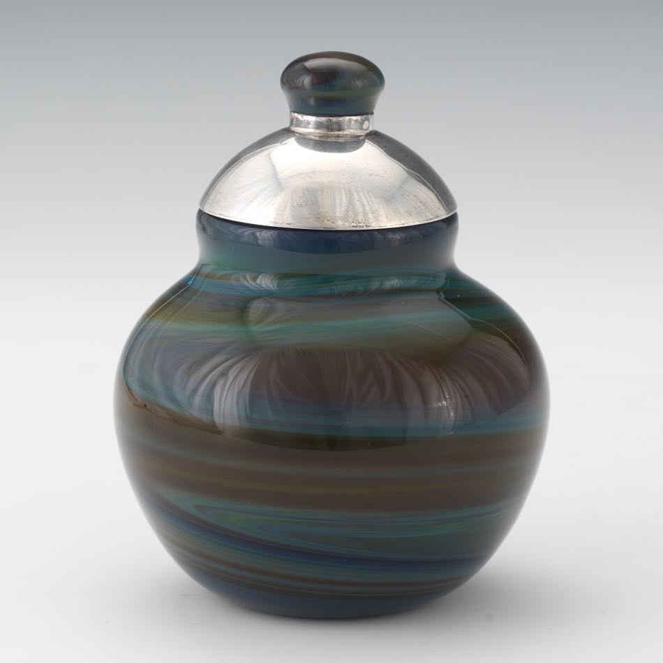 Baker O'Brien (American, Contemporary), Labino Glass Studio 5" x 4"Lidded swirled glass vase, in - Image 2 of 8