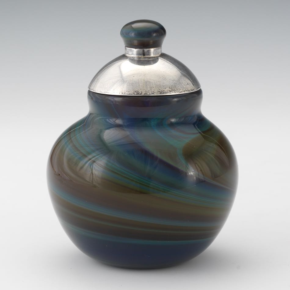 Baker O'Brien (American, Contemporary), Labino Glass Studio 5" x 4"Lidded swirled glass vase, in - Image 4 of 8