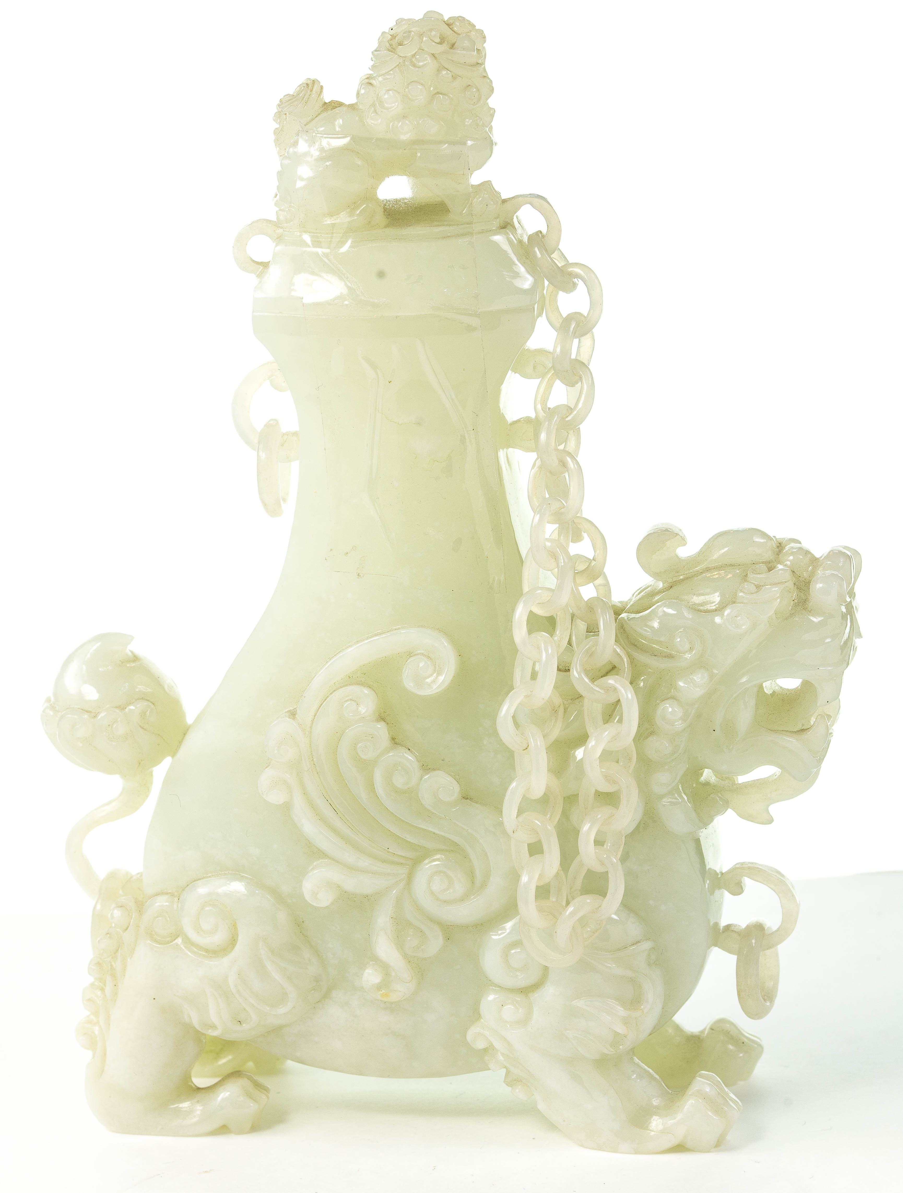 An exceptionally fine Chinese white jade pot, height 16cm Wt. 612.6g. - Image 3 of 4