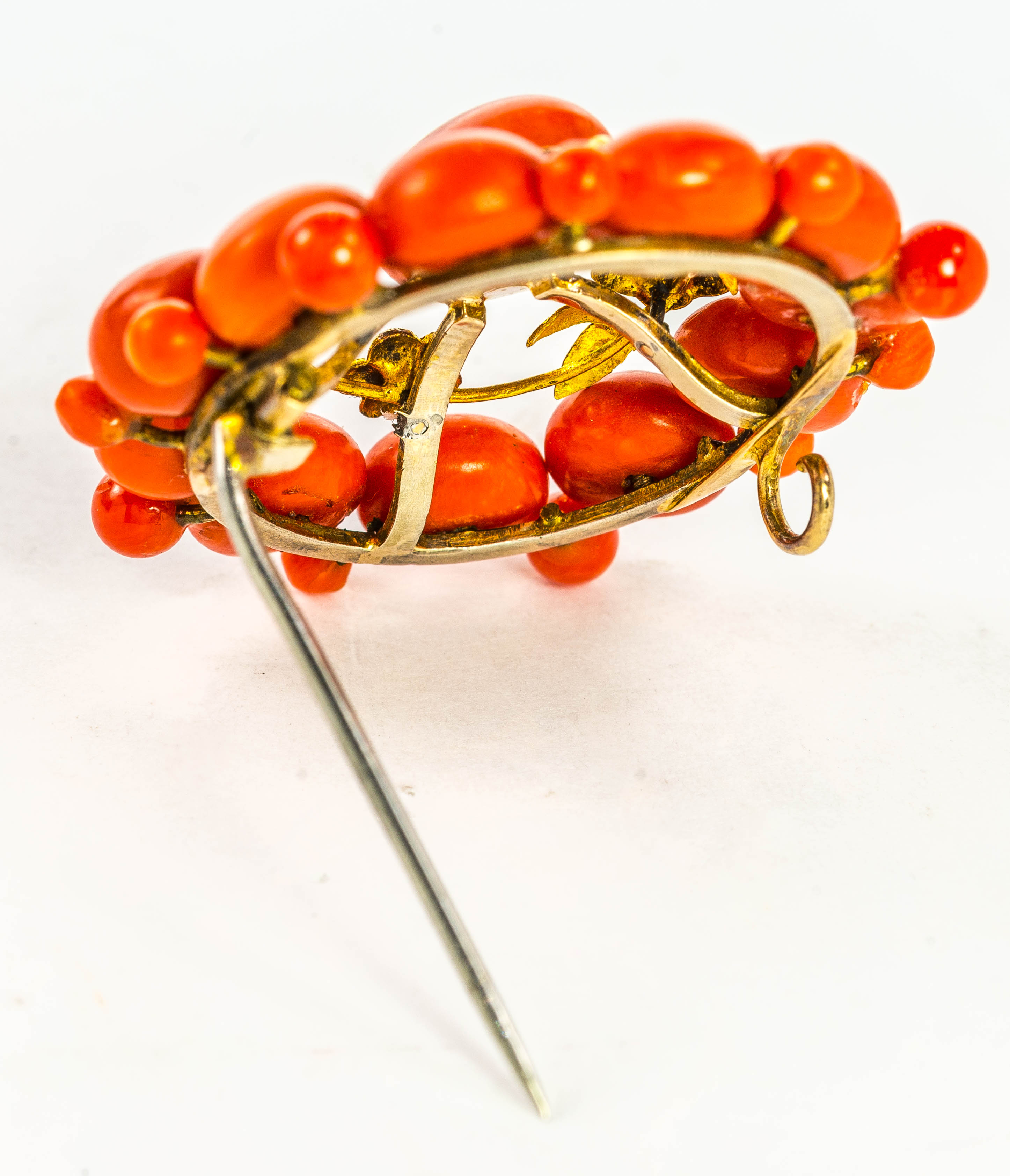 An antique gold, Mediterranean coral and pearl brooch. Size 4cm x 3.5cm Wt. 11.5g. - Image 2 of 4