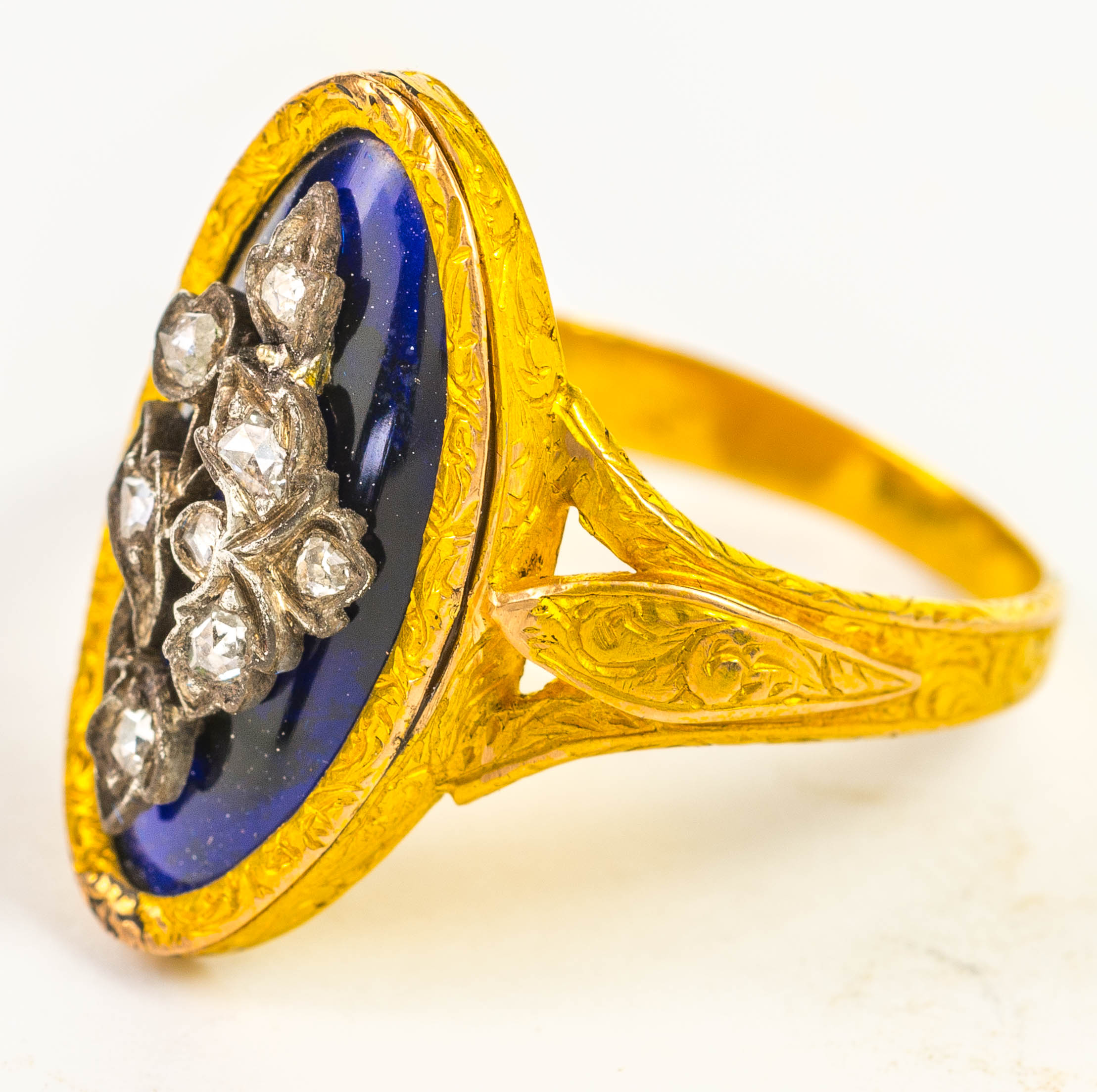 An antique gold, enamel and diamond ring, in fitted case, Wt. 3.6g, ring size N. - Image 3 of 4