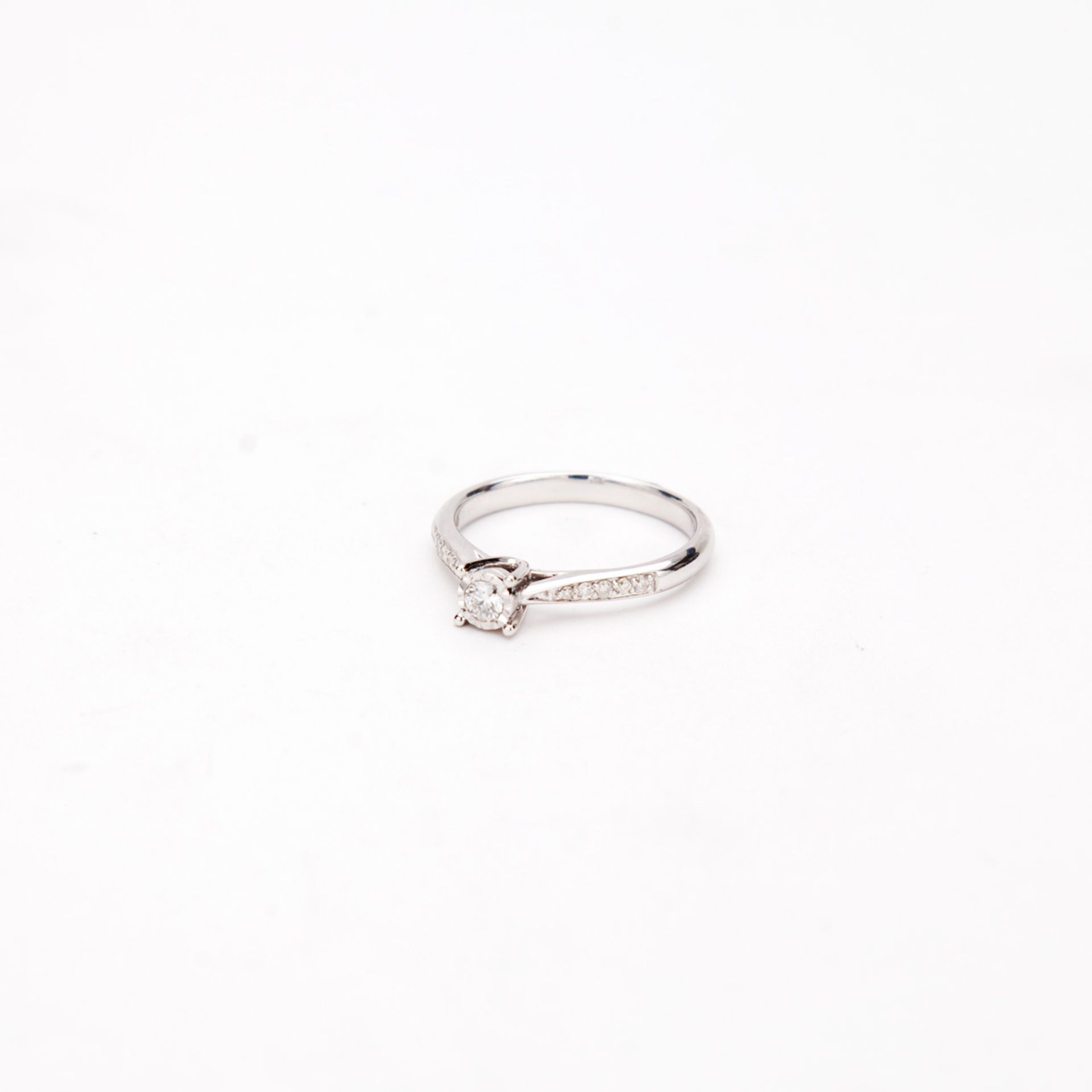 White Gold 9ct Diamond Ring - Image 2 of 2