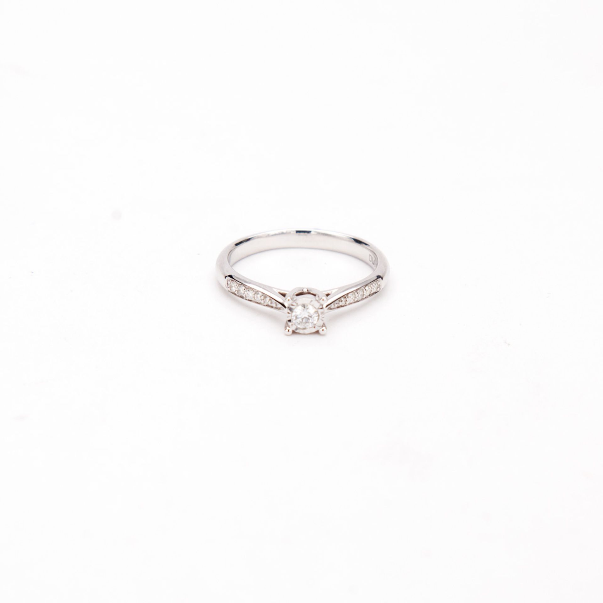 White Gold 9ct Diamond Ring