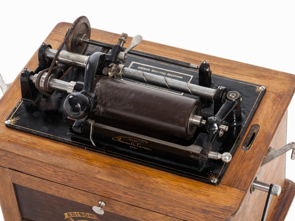 Thomas A. Edison, Mechanical ‘Edison Shaving Machine’, c. 1905  Wooden box, cast iron, metal, - Image 2 of 12