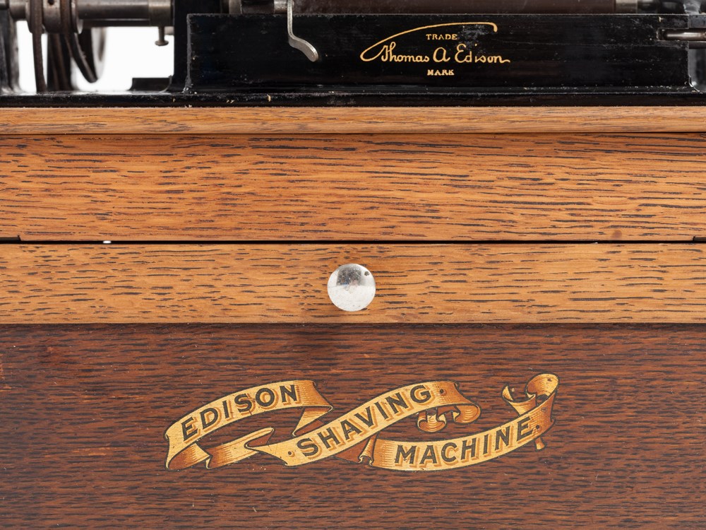 Thomas A. Edison, Mechanical ‘Edison Shaving Machine’, c. 1905  Wooden box, cast iron, metal, - Image 3 of 12